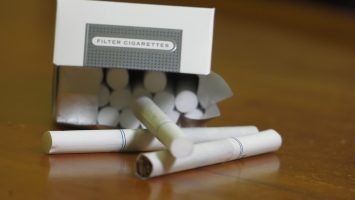 As mounting evidence suggests that so-called “light” cigarettes are contributing to an increase in deadly lung cancer cases, doctors are calling for tougher federal regulations.